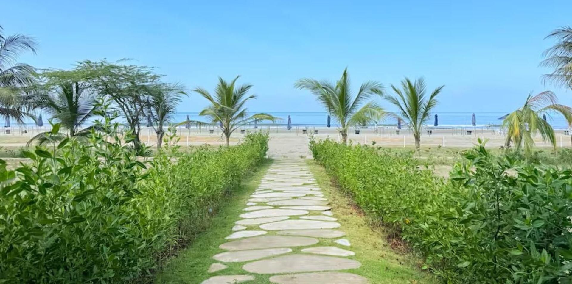 En Manzanillo Con Salida Directa A La Playa *